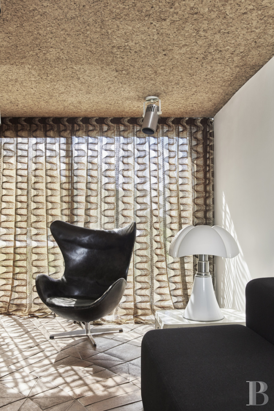 An architect-designed villa built in the 1970s near Arles, in Bouches-du-Rhône - photo  n°27